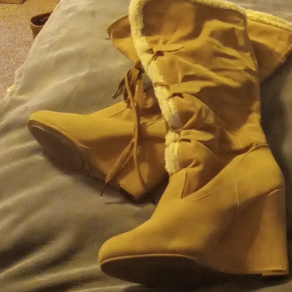 Women's lace up boots